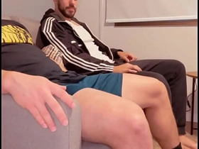 隔壁大屌邻居趁老婆上班跑来肏我 asian hd gay porn