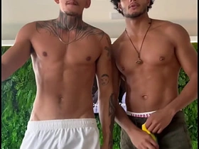 被动女装男孩被一对大屌猛男夫妻双插 japanese bukkake gay porn