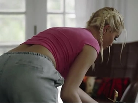 寄生扶她变身 - Rubicund Kiss被感染变成饥渴人妖 asian gay live sex videos