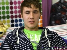 英俊亚洲男同志色情电影 凯恩·兰宁的XXX asian coach gay porn