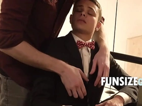 与嫩男友的情人节约会 hot facial gay porn