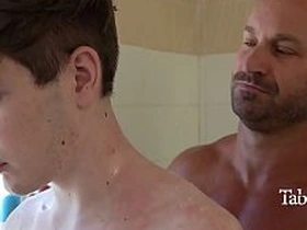 瘦猴打扫房子 继父就给他通水管 hot dick gay porn