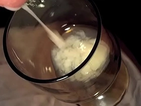 亚洲小鲜肉多次射精在杯子里 3 asian gay train intercourse videos