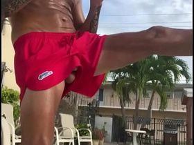 鸡巴意外从短裤里弹出 japanese gay porn game